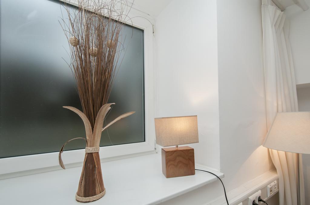 Appartements In Der Historischen Deichstrasse Contactless Check In Хамбург Стая снимка